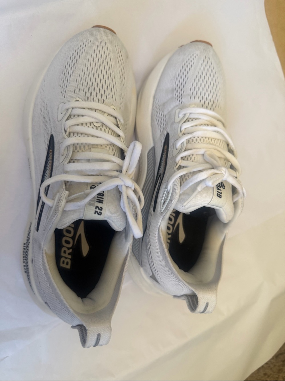 Size 9 W brooks White and Black Running Shoes